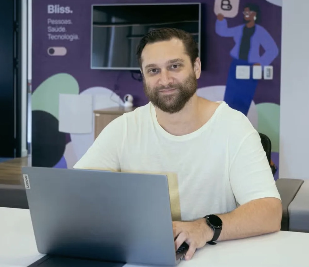 Bliss usa IA para reduzir tempo de cotação e ampliar vendas de planos para PMEs.